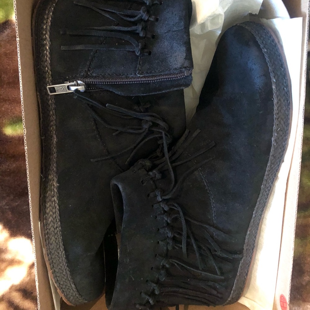 NEW WITH BOX WOMENS SZ 10 UGGS
